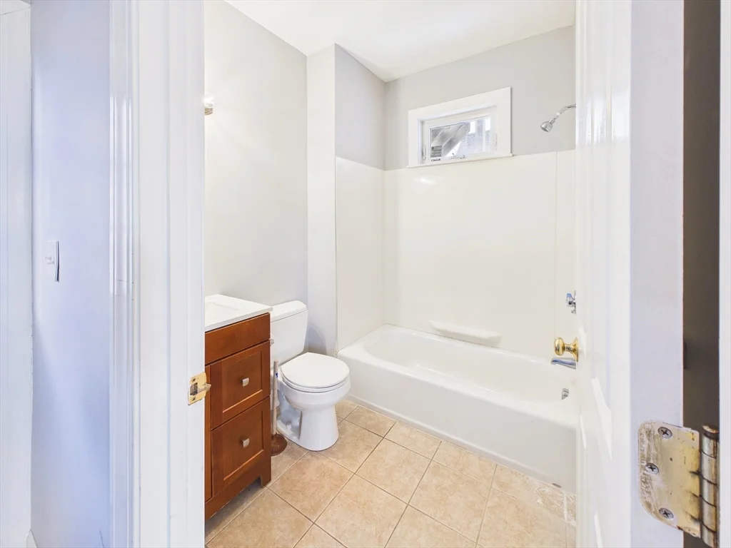 1 bed, 1 bath apartment for rent at 1040 Hyde Park Ave Unit 1, Hyde Park — photo 8 of 8