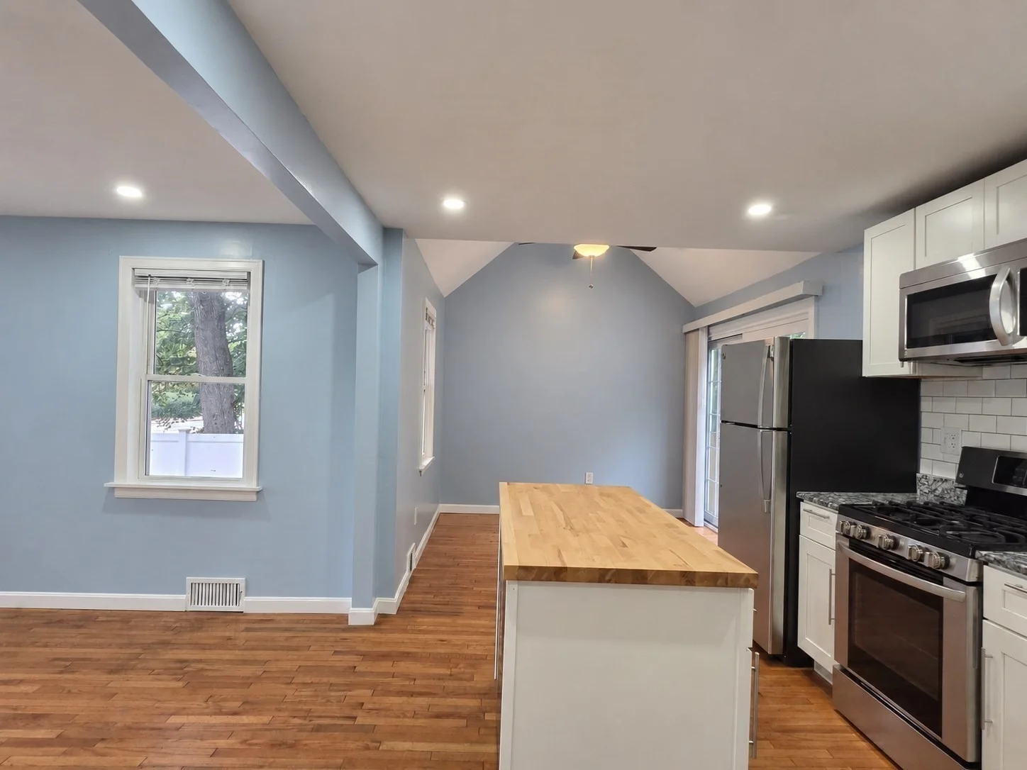 4 bed, 1 bath apartment for rent at 1042 W Boylston St, Worcester — photo 8 of 26