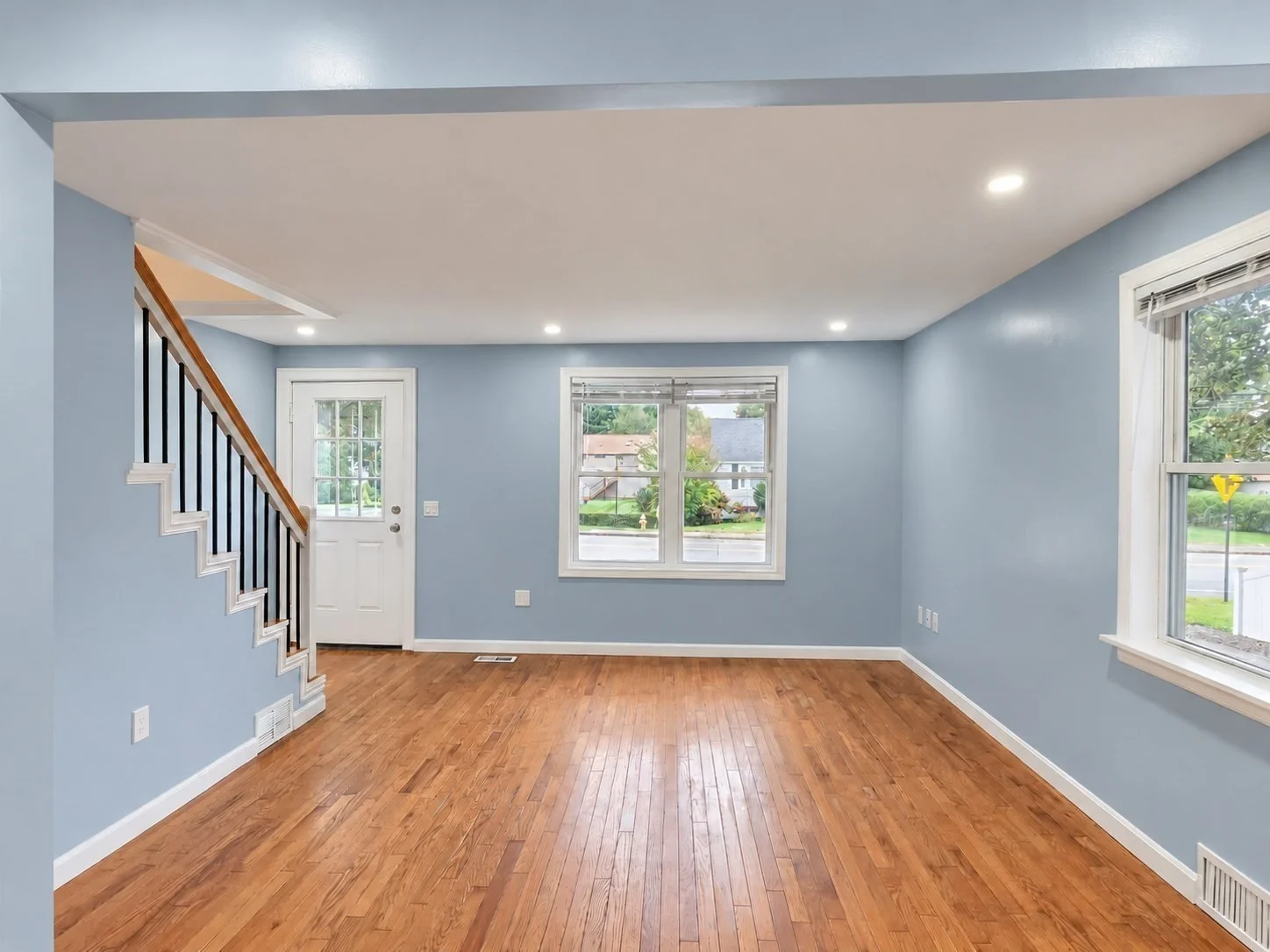 4 bed, 1 bath apartment for rent at 1042 W Boylston St, Worcester — photo 4 of 26