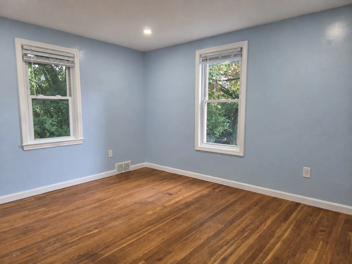4 bed, 1 bath apartment for rent at 1042 W Boylston St, Worcester — photo 12 of 26