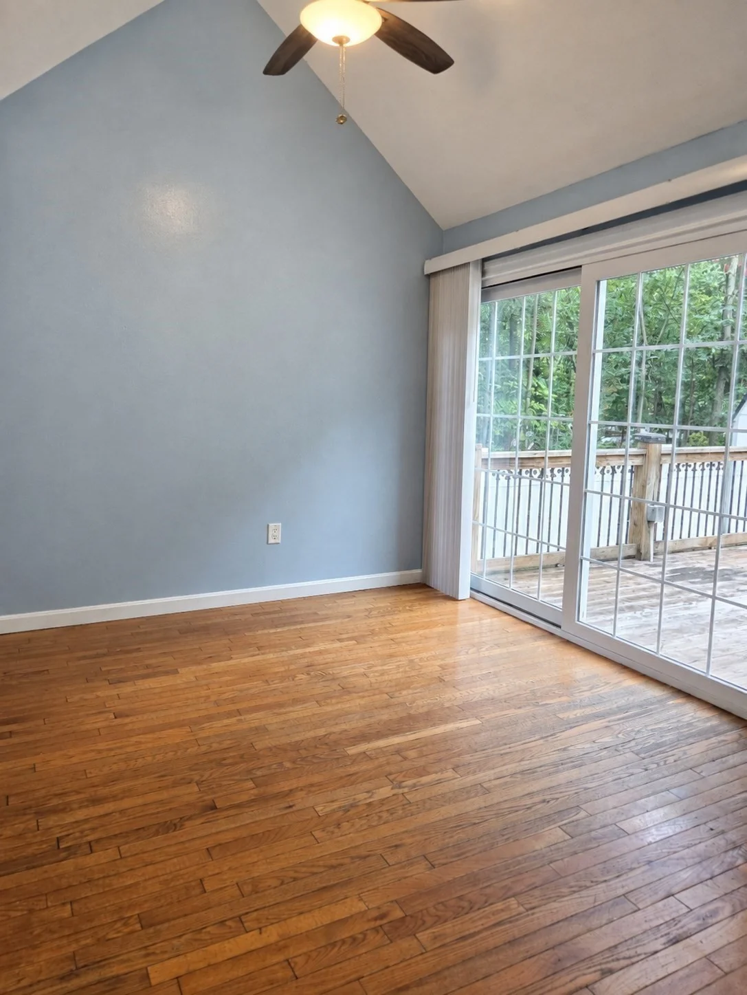4 bed, 1 bath apartment for rent at 1042 W Boylston St, Worcester — photo 10 of 26