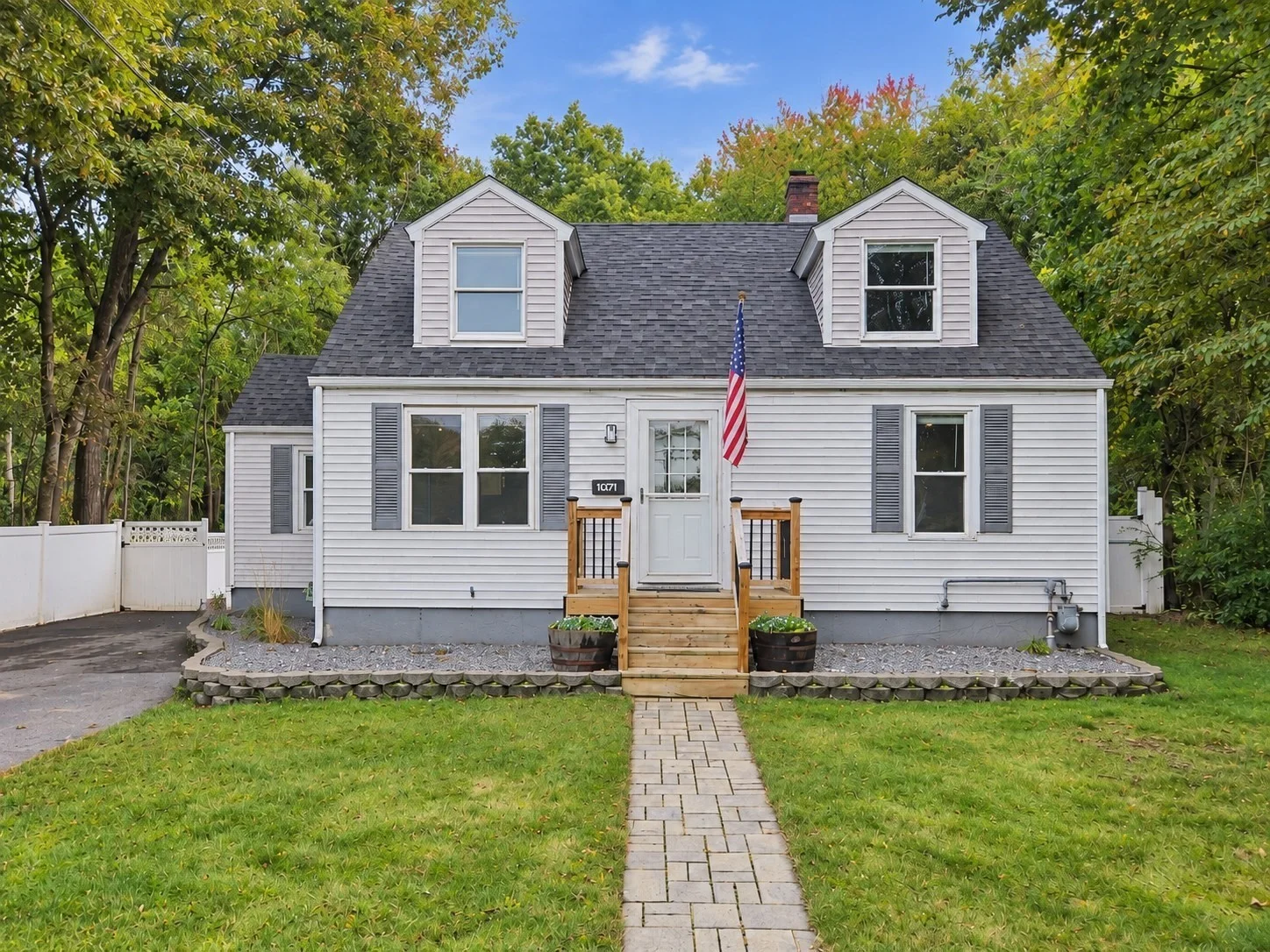 4 bed, 1 bath apartment for rent at 1042 W Boylston St, Worcester — photo 1 of 26