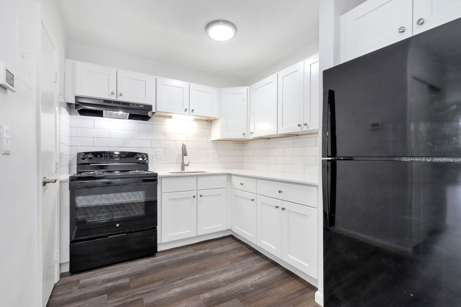 2 bed, 1 bath apartment for rent at 1045 River St Unit 11, Hyde Park — photo 4 of 19