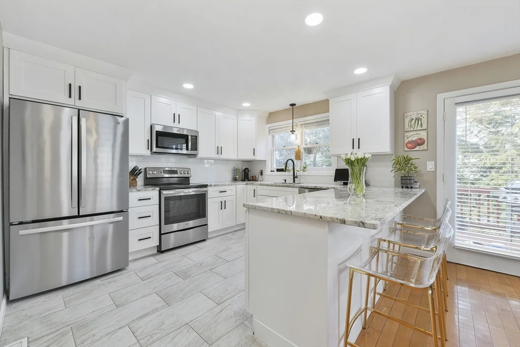2 bed, 1 bath apartment for rent at 1045 Washington St Unit 1, Newton — photo 2 of 21