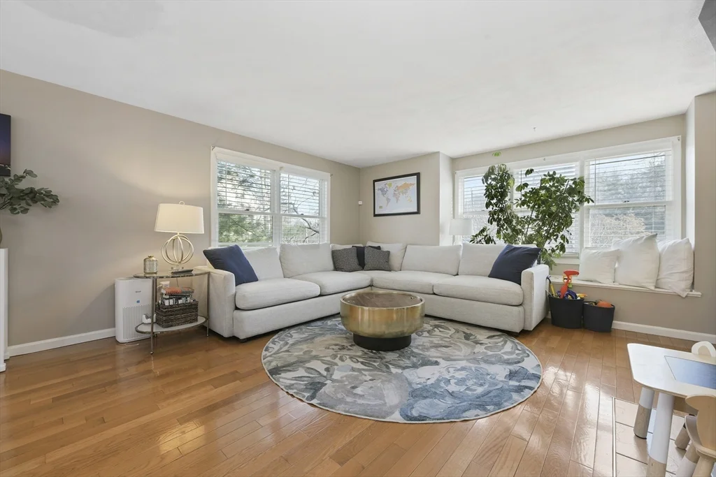 2 bed, 1 bath apartment for rent at 1045 Washington St Unit 1, Newton — photo 8 of 21