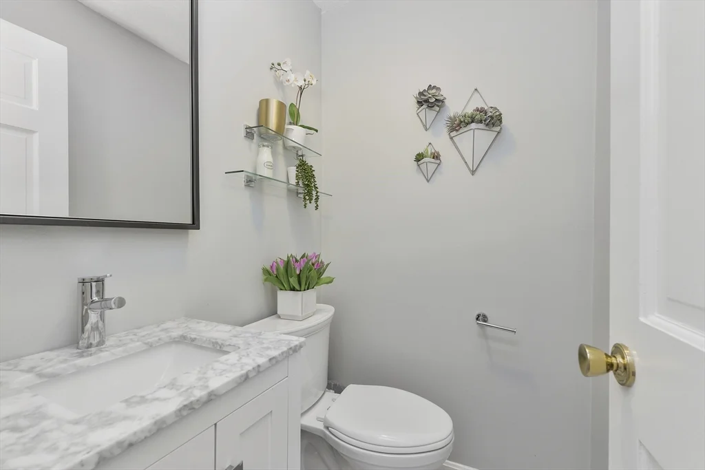 2 bed, 1 bath apartment for rent at 1045 Washington St Unit 1, Newton — photo 5 of 21