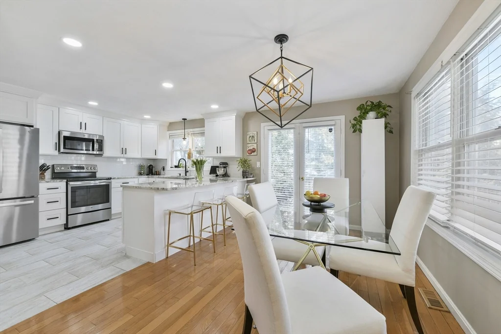 2 bed, 1 bath apartment for rent at 1045 Washington St Unit 1, Newton — photo 4 of 21