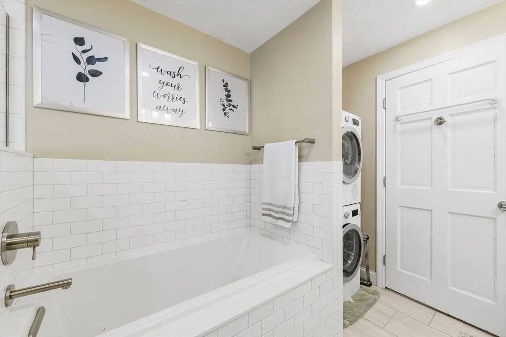 2 bed, 1 bath apartment for rent at 1045 Washington St Unit 1, Newton — photo 14 of 21