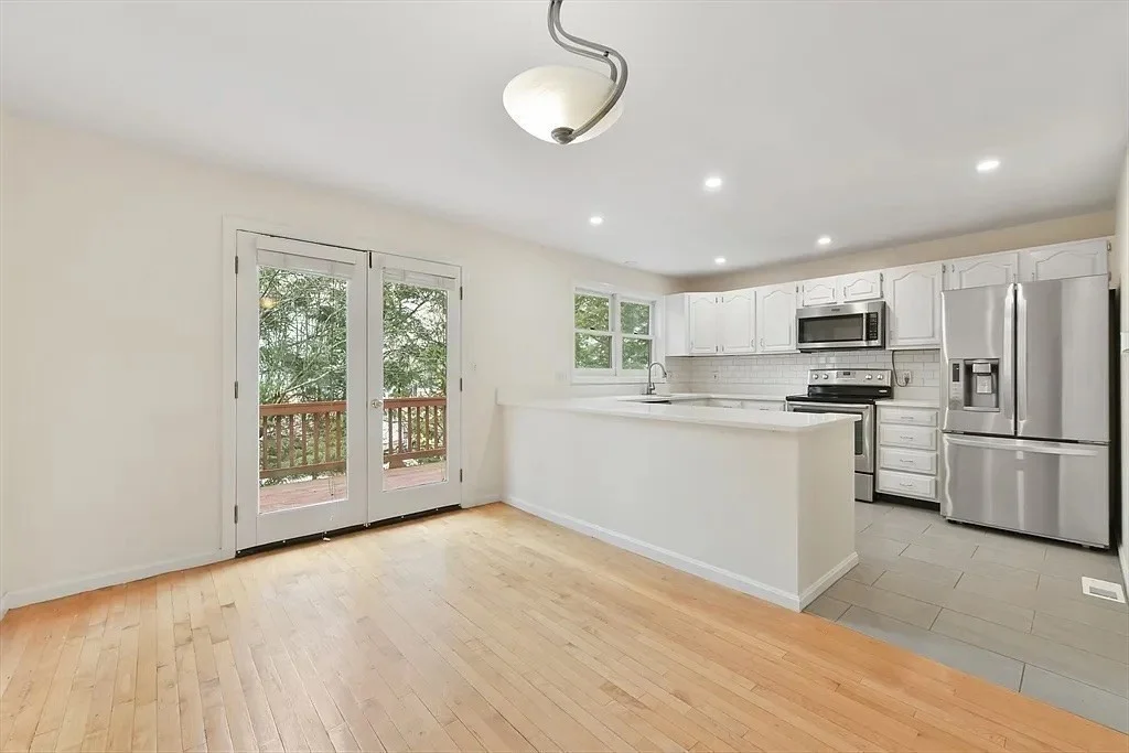2 bed, 1 bath apartment for rent at 1045 Washington St Unit 2, West Newton — photo 5 of 25