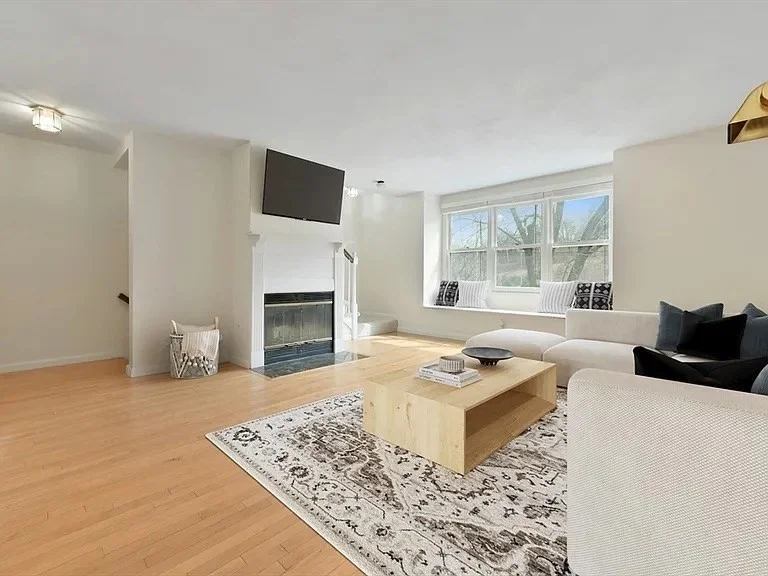 2 bed, 1 bath apartment for rent at 1045 Washington St Unit 2, West Newton — photo 3 of 25