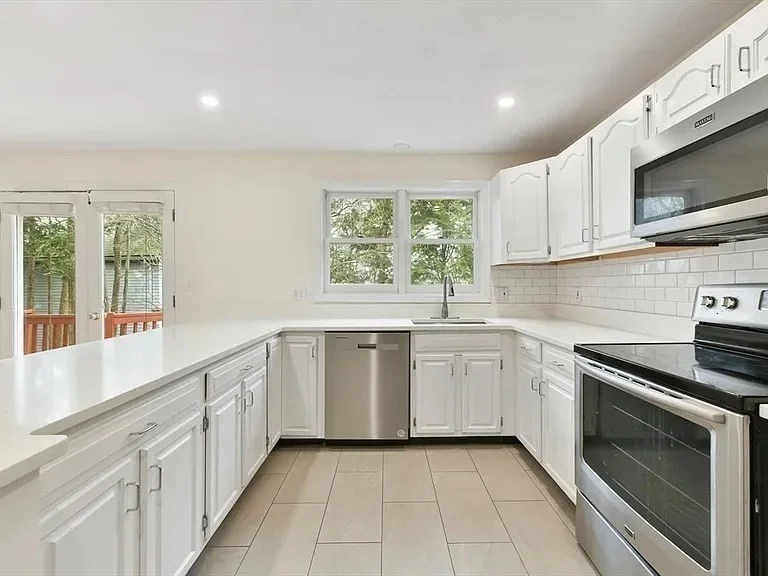 2 bed, 1 bath apartment for rent at 1045 Washington St Unit 2, West Newton — photo 7 of 25