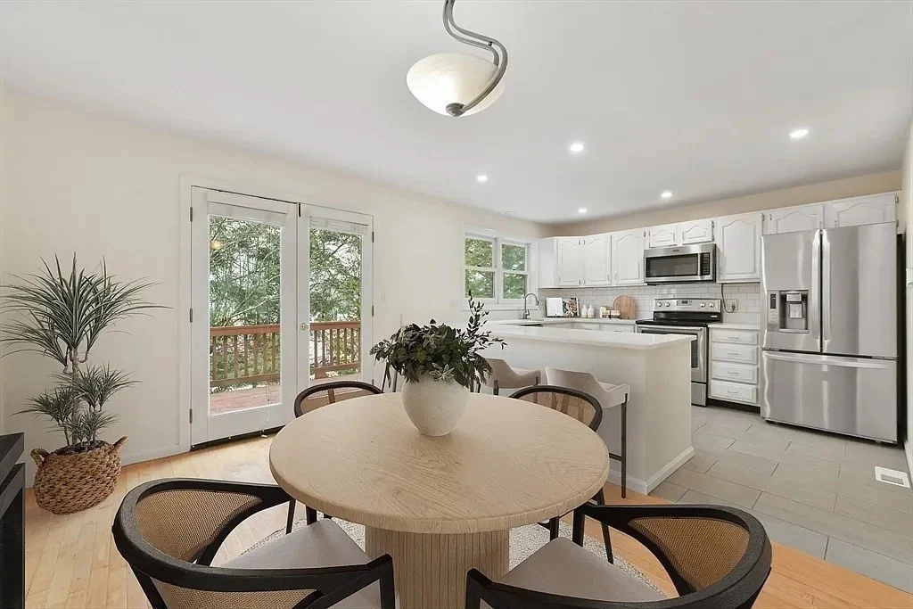 2 bed, 1 bath apartment for rent at 1045 Washington St Unit 2, West Newton — photo 4 of 25