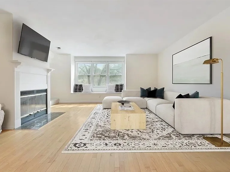 2 bed, 1 bath apartment for rent at 1045 Washington St Unit 2, West Newton — photo 2 of 25