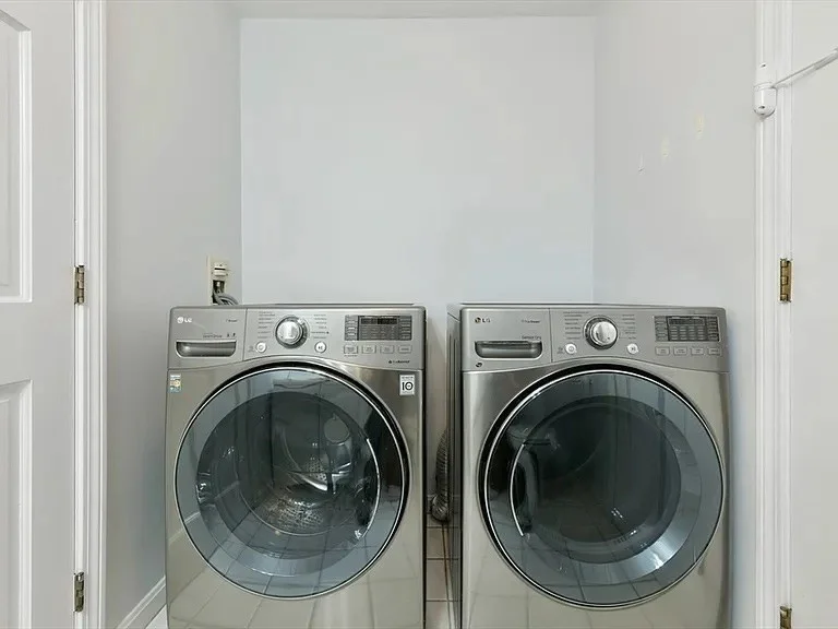 2 bed, 1 bath apartment for rent at 1045 Washington St Unit 2, West Newton — photo 17 of 25