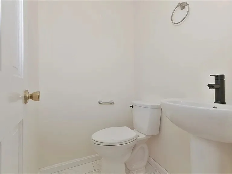 2 bed, 1 bath apartment for rent at 1045 Washington St Unit 2, West Newton — photo 9 of 25