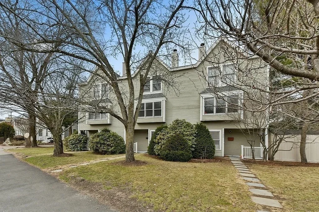 2 bed, 1 bath apartment for rent at 1045 Washington St Unit 2, West Newton — photo 23 of 25