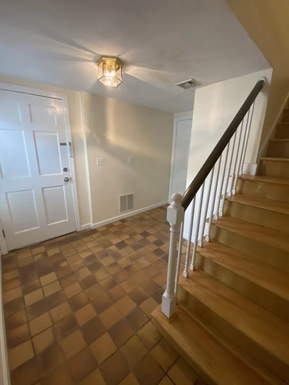 2 bed, 1 bath apartment for rent at 1047 Washington St Unit 2, Newtonville — photo 16 of 21