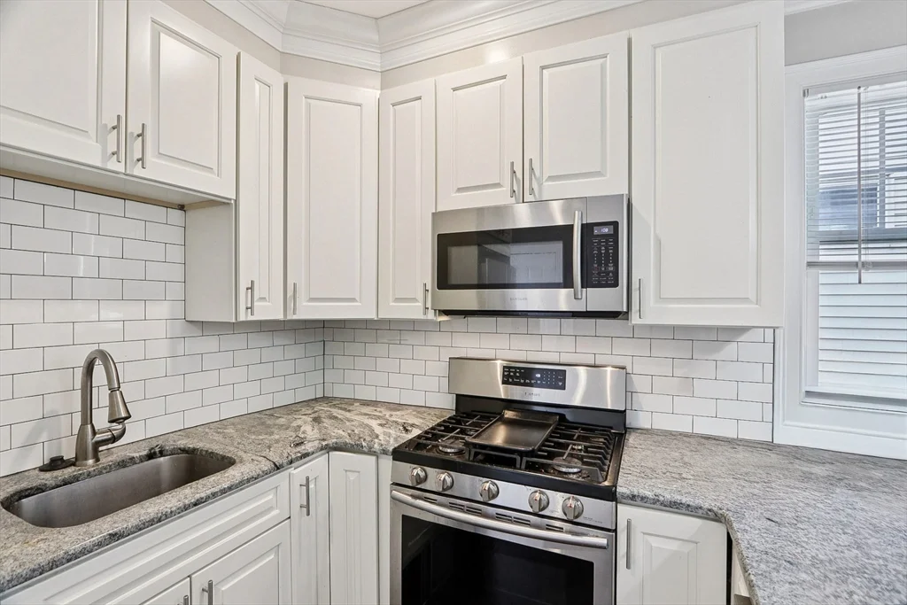 3 bed, 2 bath apartment for rent at 1048 Saratoga St Unit 3, East Boston — photo 3 of 20