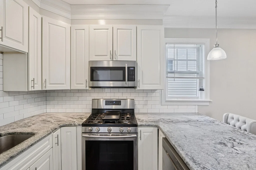 3 bed, 2 bath apartment for rent at 1048 Saratoga St Unit 3, East Boston — photo 4 of 20