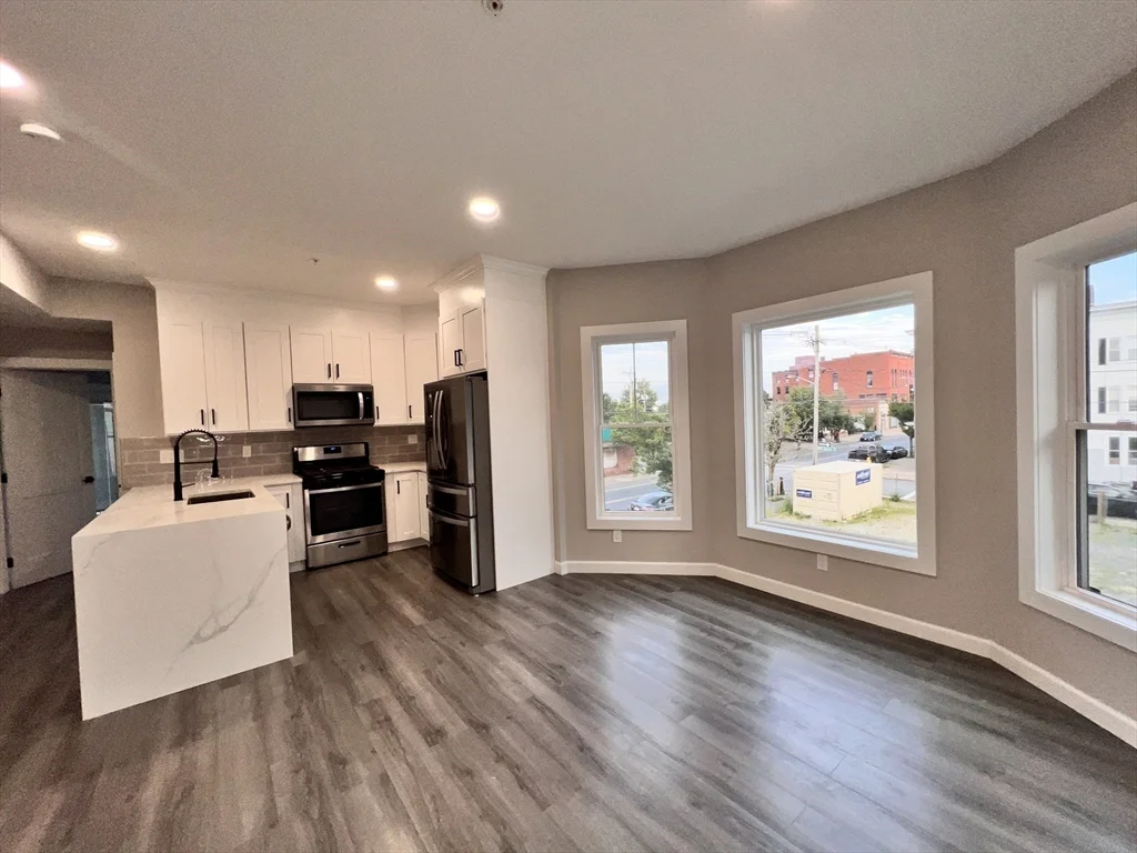 3 bed, 2 bath apartment for rent at 1049 Main St Unit 2, Brockton — photo 5 of 13