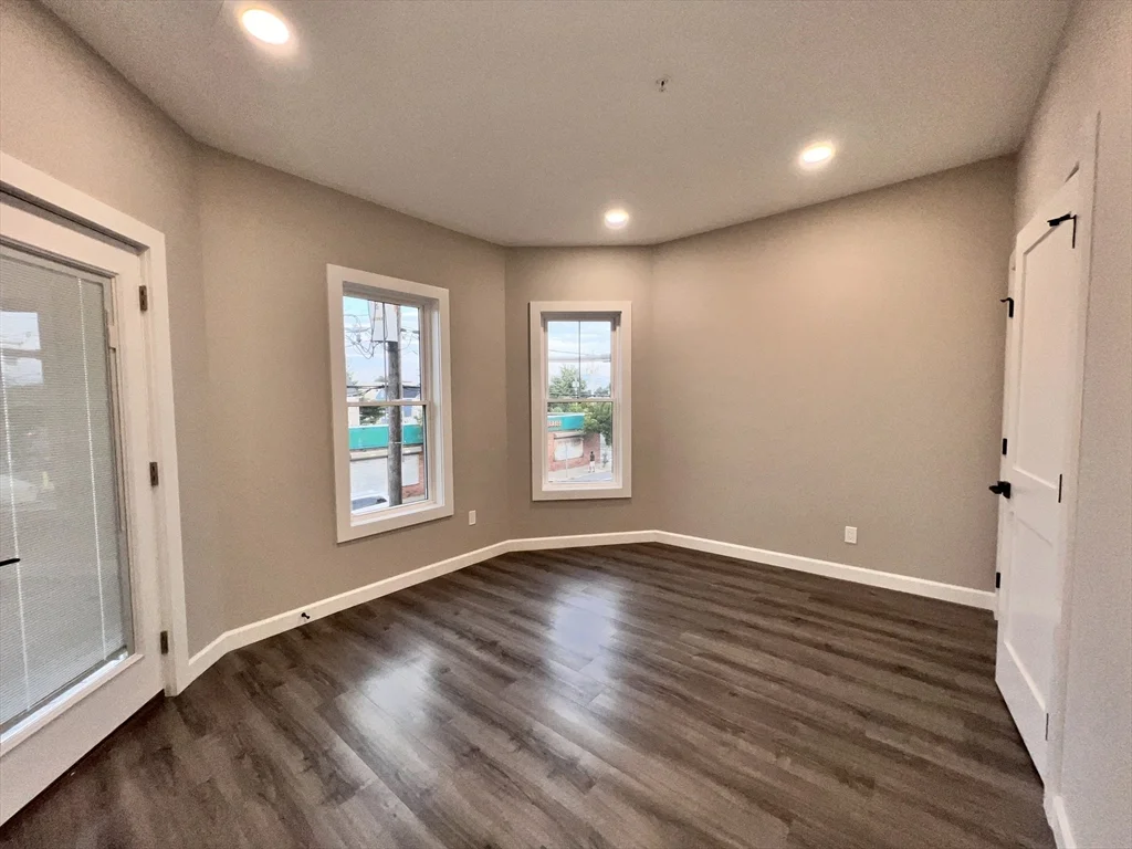 3 bed, 2 bath apartment for rent at 1049 Main St Unit 2, Brockton — photo 4 of 13