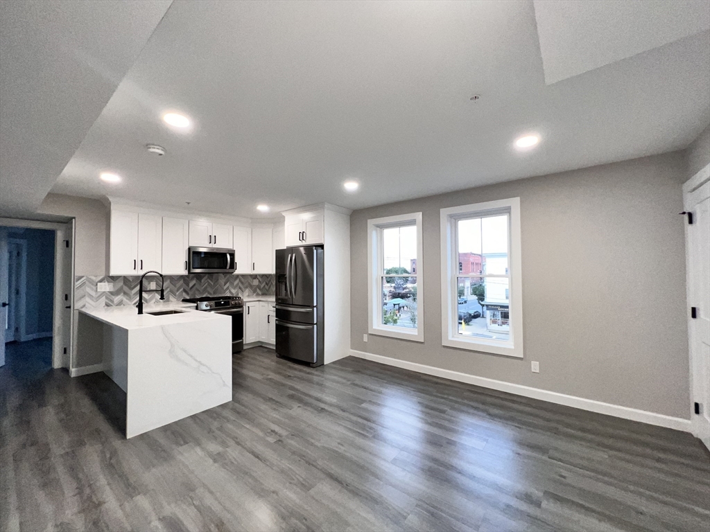 3 bed, 2 bath apartment for rent at 1049 Main St Unit 3, Brockton — photo 1 of 19