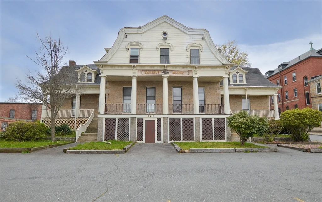 2 bed, 1 bath apartment for rent at 1049 Pleasant St Unit 2, Center — photo 11 of 11