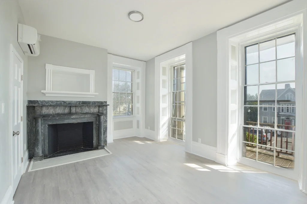 2 bed, 1 bath apartment for rent at 1049 Pleasant St Unit 2, Center — photo 1 of 11