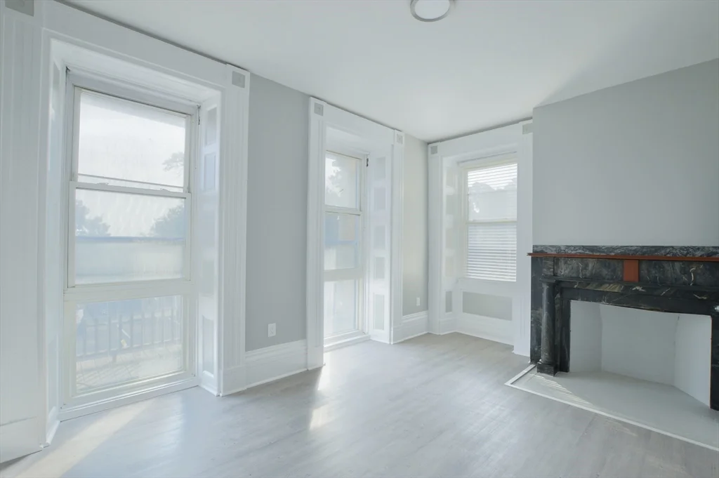 2 bed, 1 bath apartment for rent at 1049 Pleasant St Unit 2, Center — photo 4 of 11