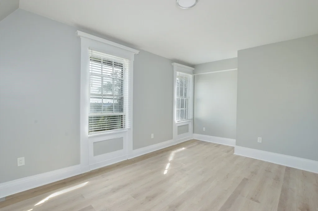 2 bed, 1 bath apartment for rent at 1049 Pleasant St Unit 2, Center — photo 3 of 11