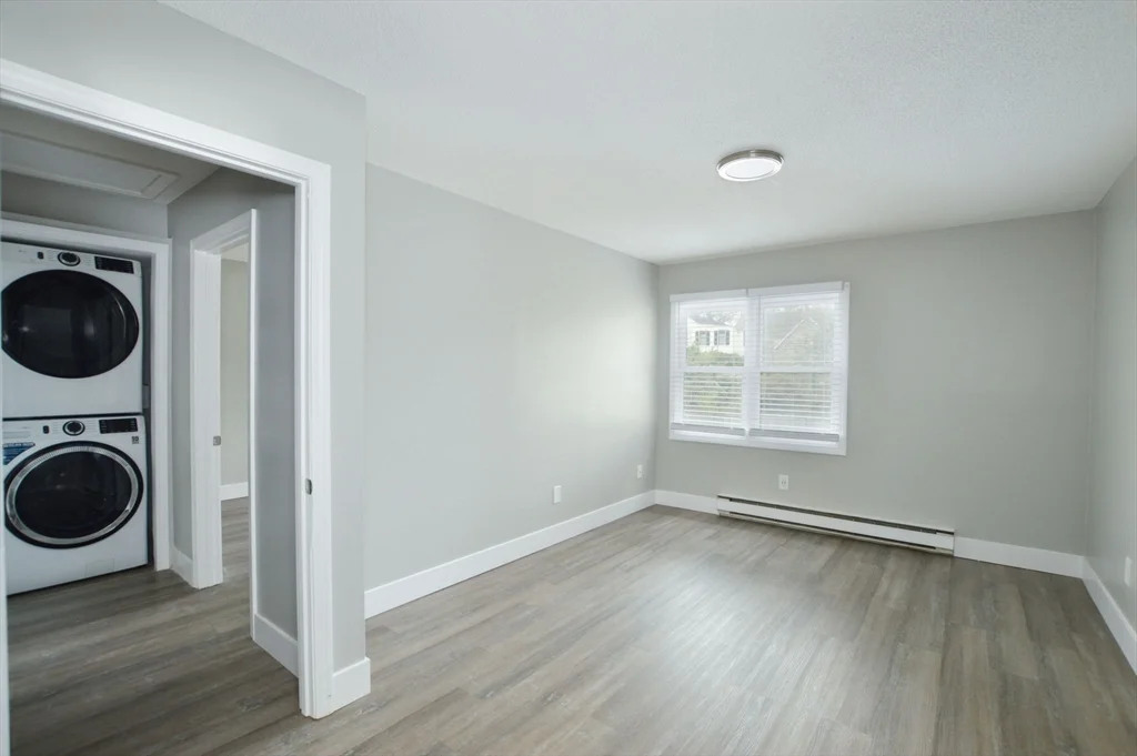 2 bed, 1 bath apartment for rent at 1049 Pleasant St Unit 3, New Bedford — photo 8 of 10