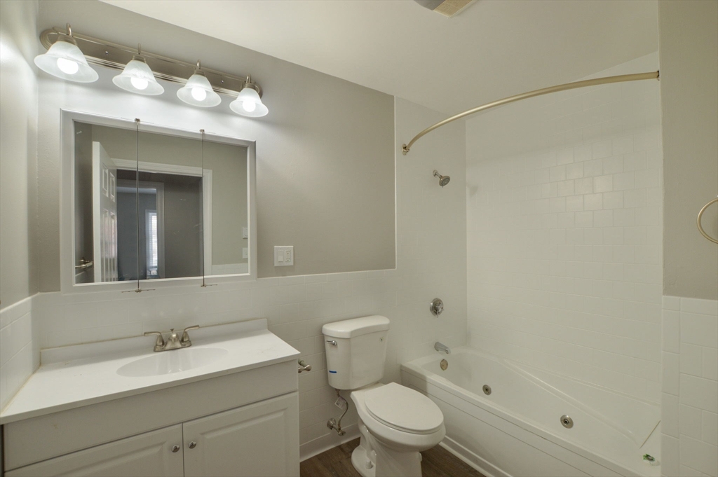 2 bed, 1 bath apartment for rent at 1049 Pleasant St Unit 6, New Bedford — photo 7 of 9