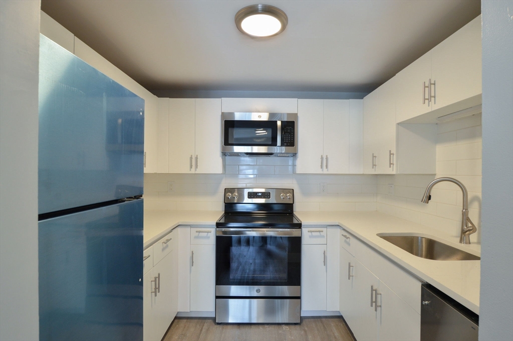 2 bed, 1 bath apartment for rent at 1049 Pleasant St Unit 6, New Bedford