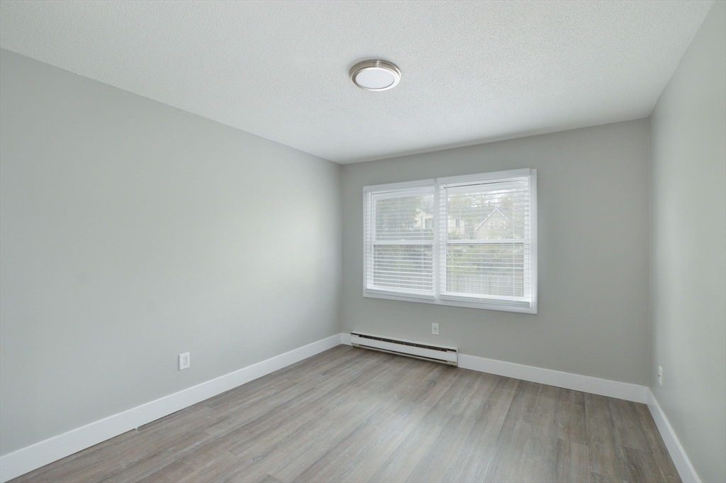 2 bed, 1 bath apartment for rent at 1049 Pleasant St Unit 6, New Bedford — photo 4 of 9