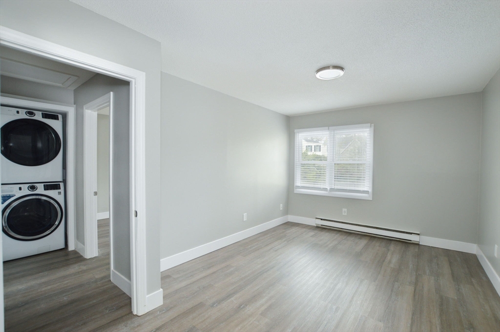 2 bed, 1 bath apartment for rent at 1049 Pleasant St Unit 6, New Bedford — photo 5 of 9