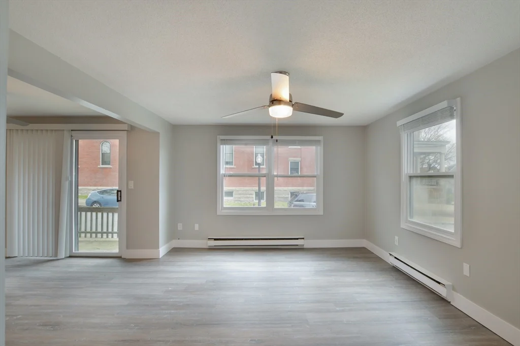 2 bed, 1 bath apartment for rent at 1049 Pleasant St Unit 7, New Bedford — photo 3 of 15