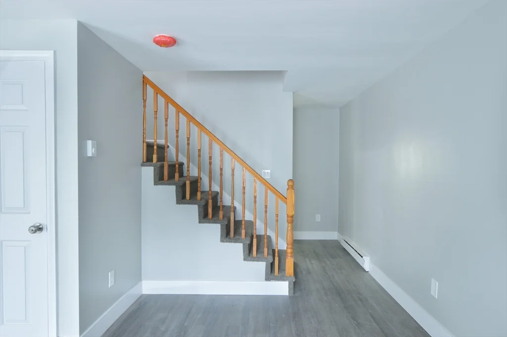 2 bed, 1 bath apartment for rent at 1049 Pleasant St Unit 7, New Bedford — photo 6 of 15