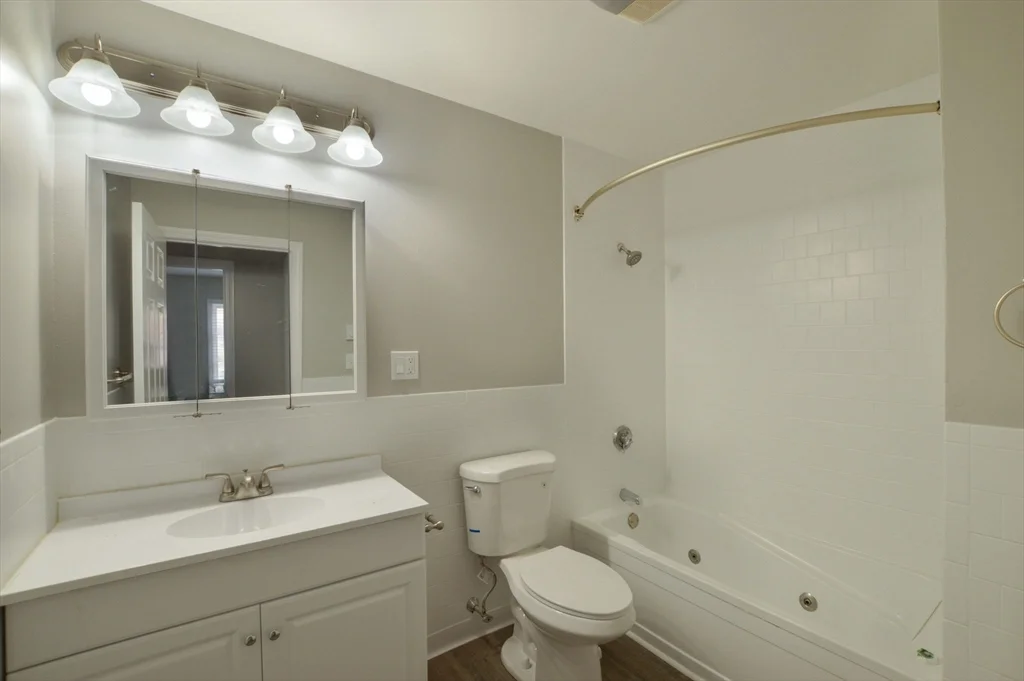 2 bed, 1 bath apartment for rent at 1049 Pleasant St Unit 8, New Bedford — photo 4 of 4