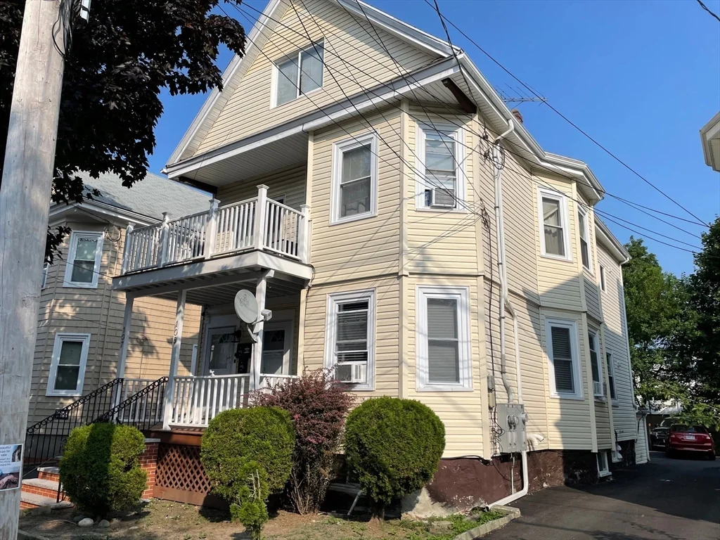1 bed, 1 bath apartment for rent at 105-107 Harvard St Unit 3, Malden — photo 1 of 16