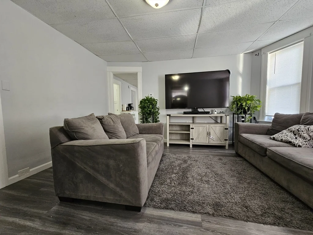 3 bed, 1 bath apartment for rent at 105 Arthur St Unit 1, Worcester — photo 1 of 15