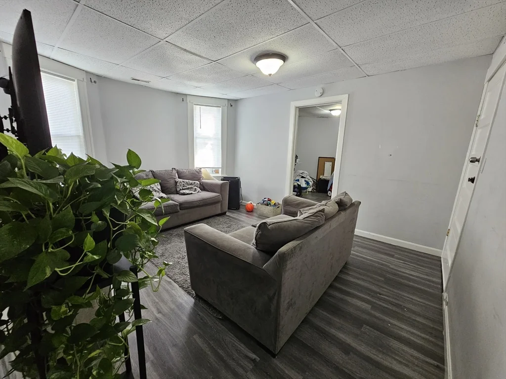3 bed, 1 bath apartment for rent at 105 Arthur St Unit 1, Worcester — photo 2 of 15