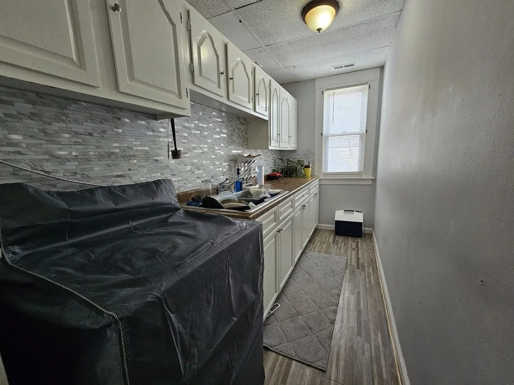 3 bed, 1 bath apartment for rent at 105 Arthur St Unit 1, Worcester — photo 6 of 15