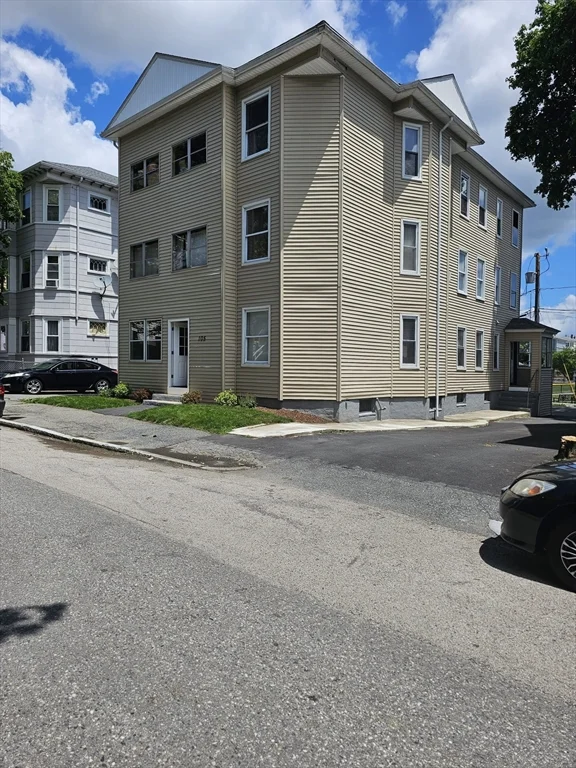 3 bed, 1 bath apartment for rent at 105 Arthur St Unit 1, Worcester — photo 12 of 15