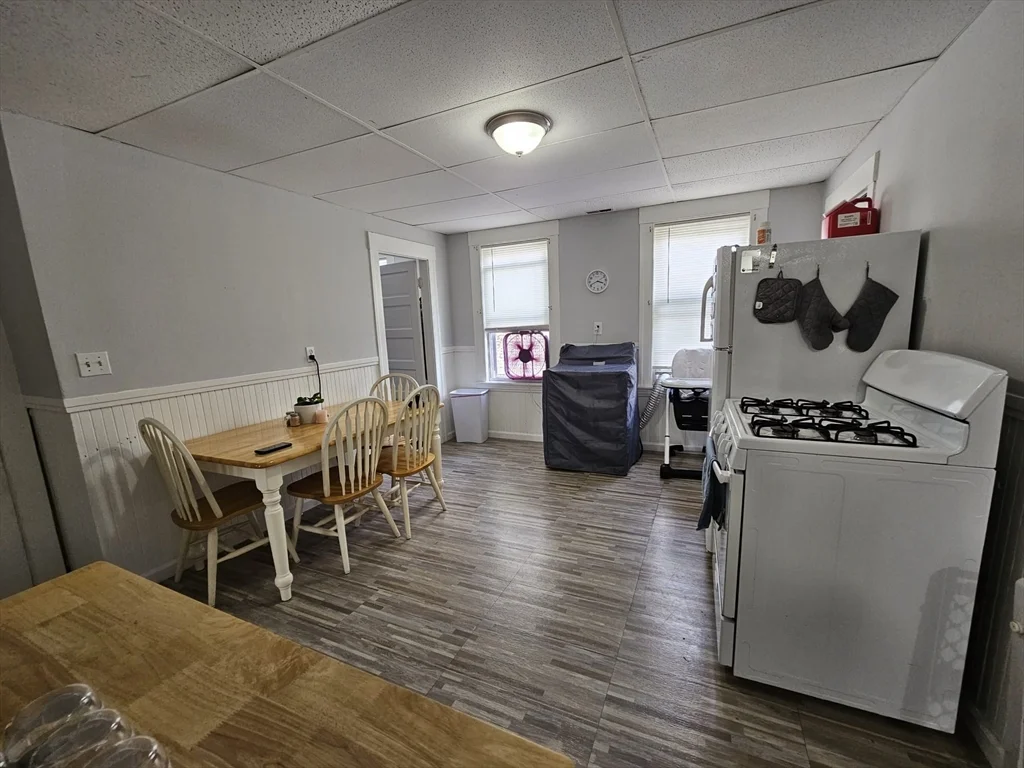 3 bed, 1 bath apartment for rent at 105 Arthur St Unit 1, Worcester — photo 4 of 15