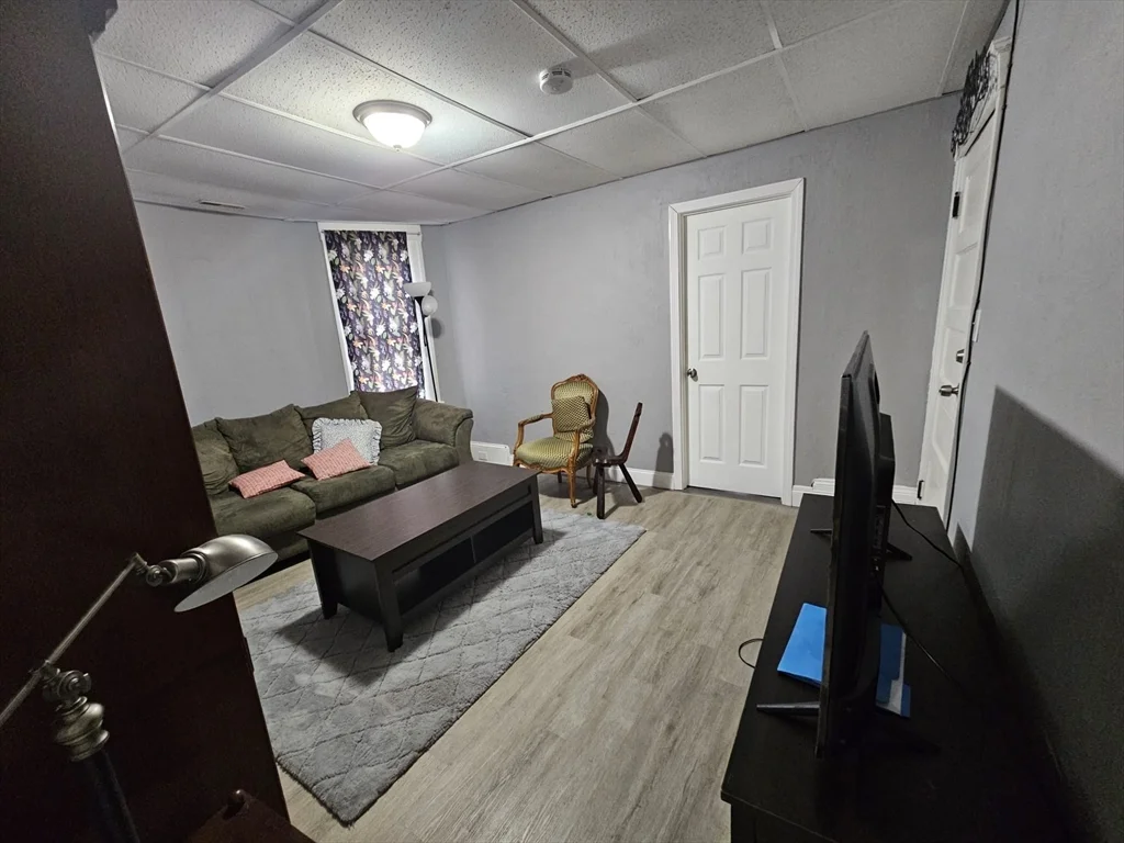 3 bed, 1 bath apartment for rent at 105 Arthur St Unit 2, Worcester — photo 2 of 15