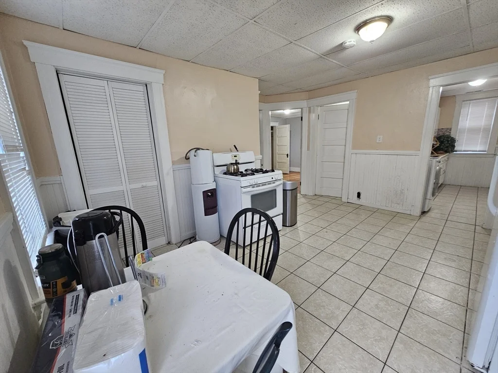3 bed, 1 bath apartment for rent at 105 Arthur St Unit 2, Worcester — photo 13 of 15