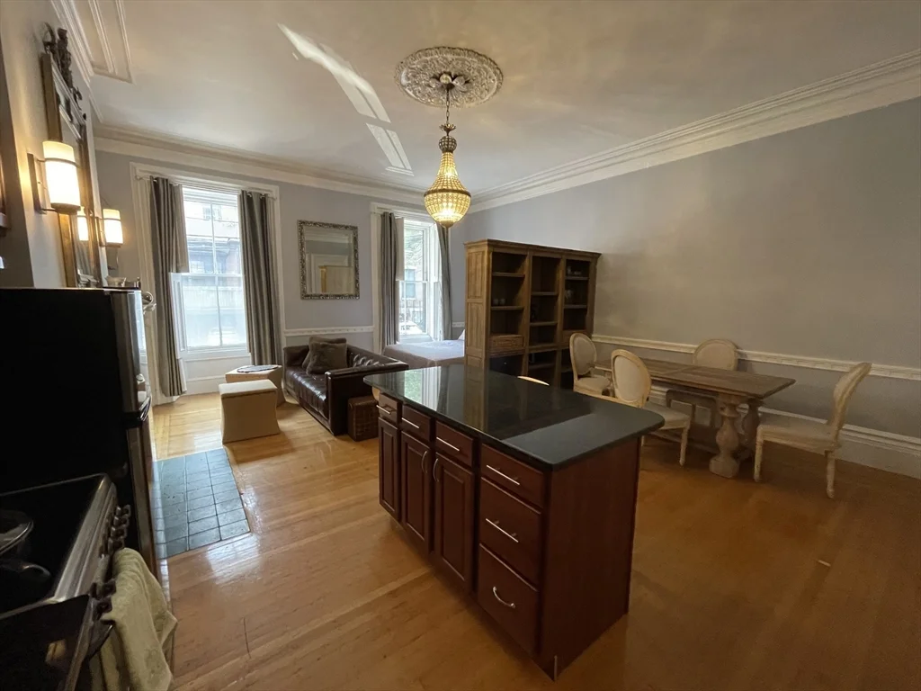 Studio bed, 1 bath apartment for rent at 105 Beacon St Unit 3, Back Bay — photo 4 of 12