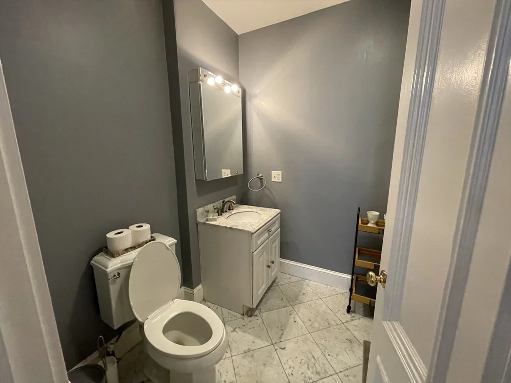Studio bed, 1 bath apartment for rent at 105 Beacon St Unit 3, Back Bay — photo 8 of 12