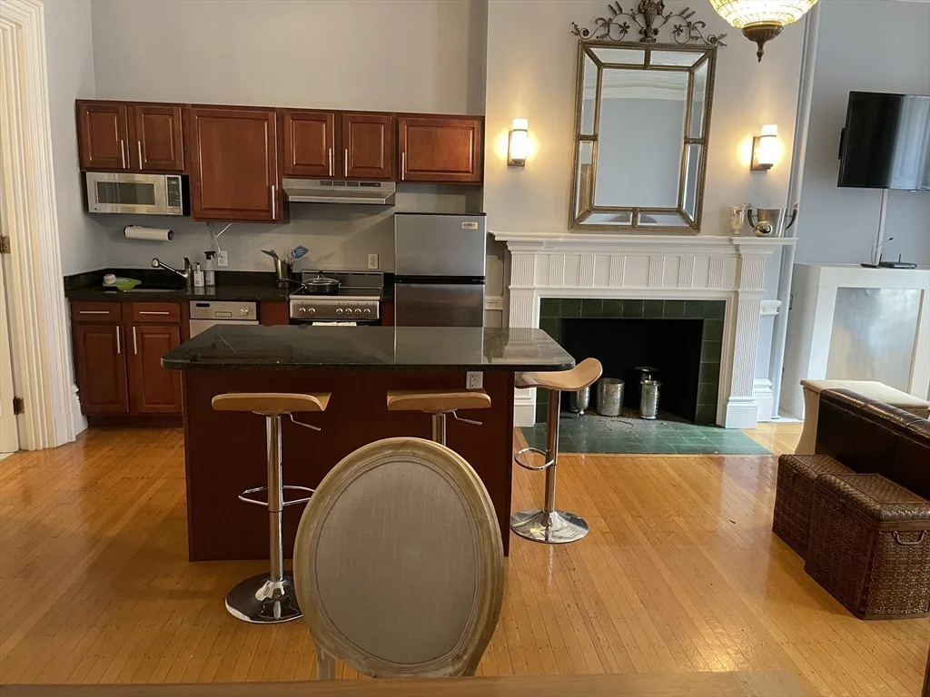 Studio bed, 1 bath apartment for rent at 105 Beacon St Unit 3, Back Bay — photo 2 of 12