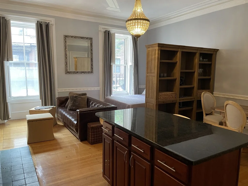 Studio bed, 1 bath apartment for rent at 105 Beacon St Unit 3, Back Bay — photo 5 of 12